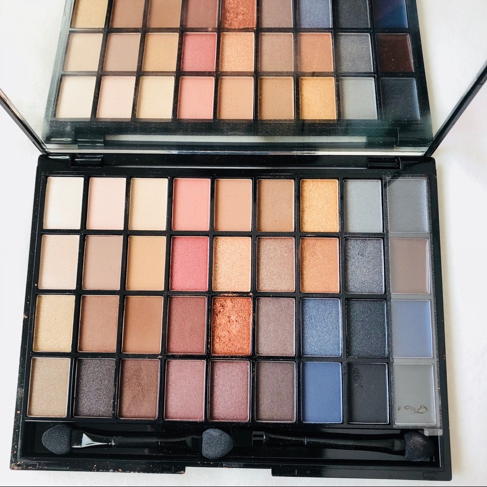 Macy’s Eyeshadow and Cream Eyeliner Palette
